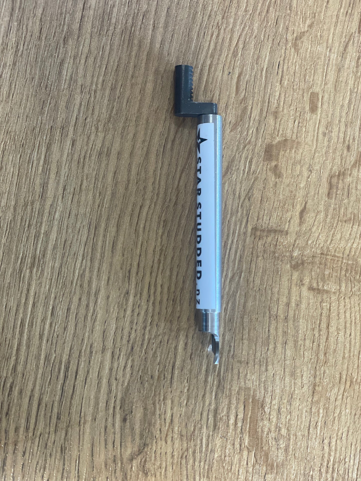 Star Studded Thread Cleaner