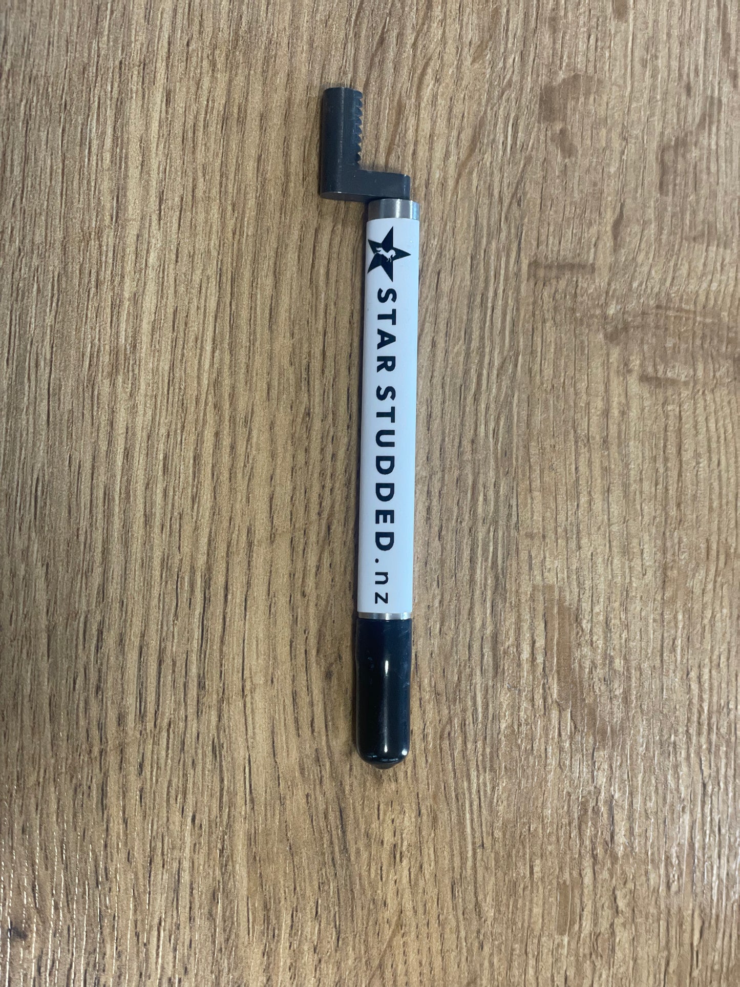 Star Studded Thread Cleaner